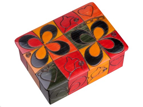 Kasetka szkatułka drewniana wypalane kwiaty z półeczką zamykana na kluczyk. 2 rozmiary